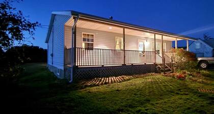 Quiet location - walking trail to the water front
5G internet Crave tv and HBO