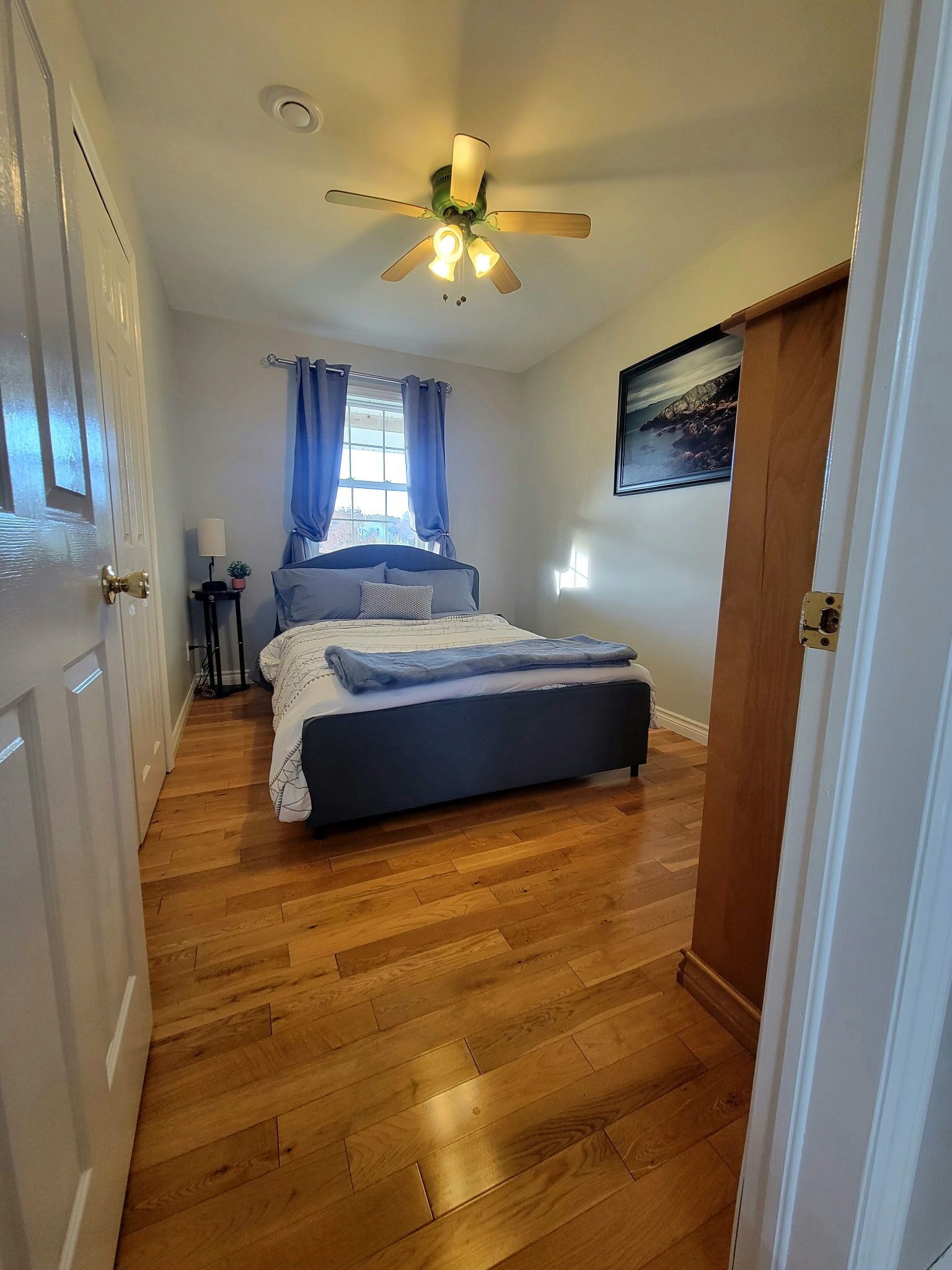 3 slaapkamers, een strijkplank/strijkijzer, internet, beddengoed