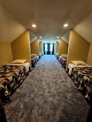 5 Schlafzimmer, Bügeleisen/Bügelbrett, kostenloses WLAN, Bettwäsche