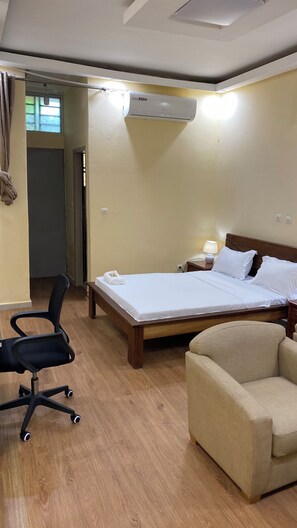 1 bedroom, iron/ironing board, WiFi, bed sheets - Cocody Riviera 3, Splendid studio #04 quiet and peaceful residential area (Abidjan)