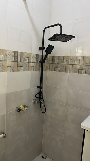 Towels, soap, toilet paper - Cocody Riviera 3, Splendid studio #04 quiet and peaceful residential area (Abidjan)