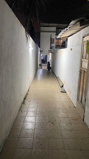 Property grounds - Cocody Riviera 3, Splendid studio #04 quiet and peaceful residential area (Abidjan)
