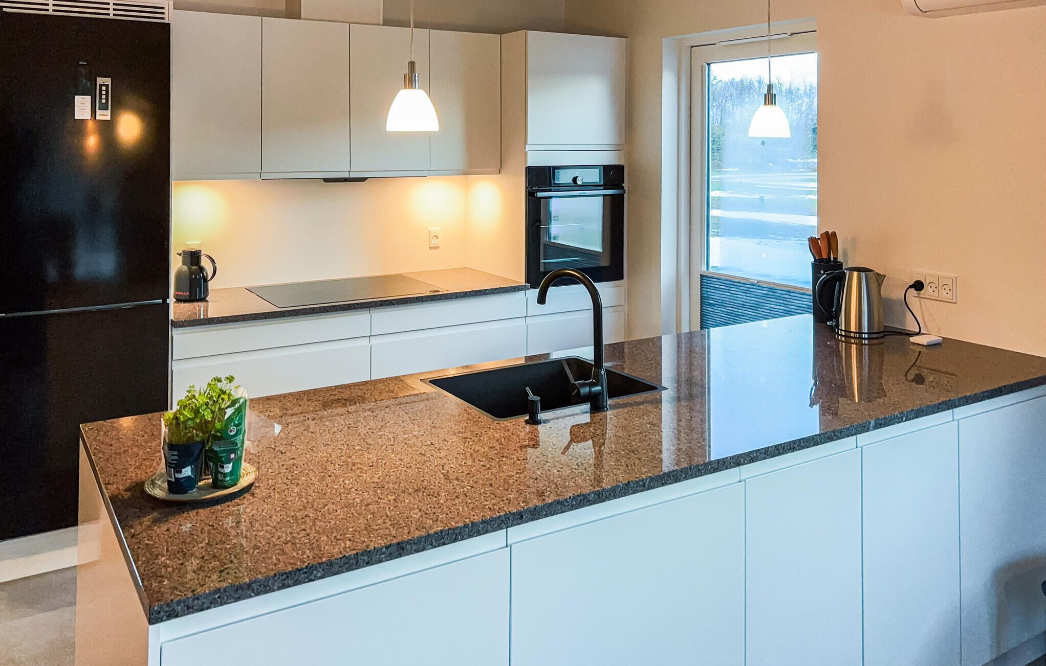 Køleskab, ovn, kogeplade, opvaskemaskine