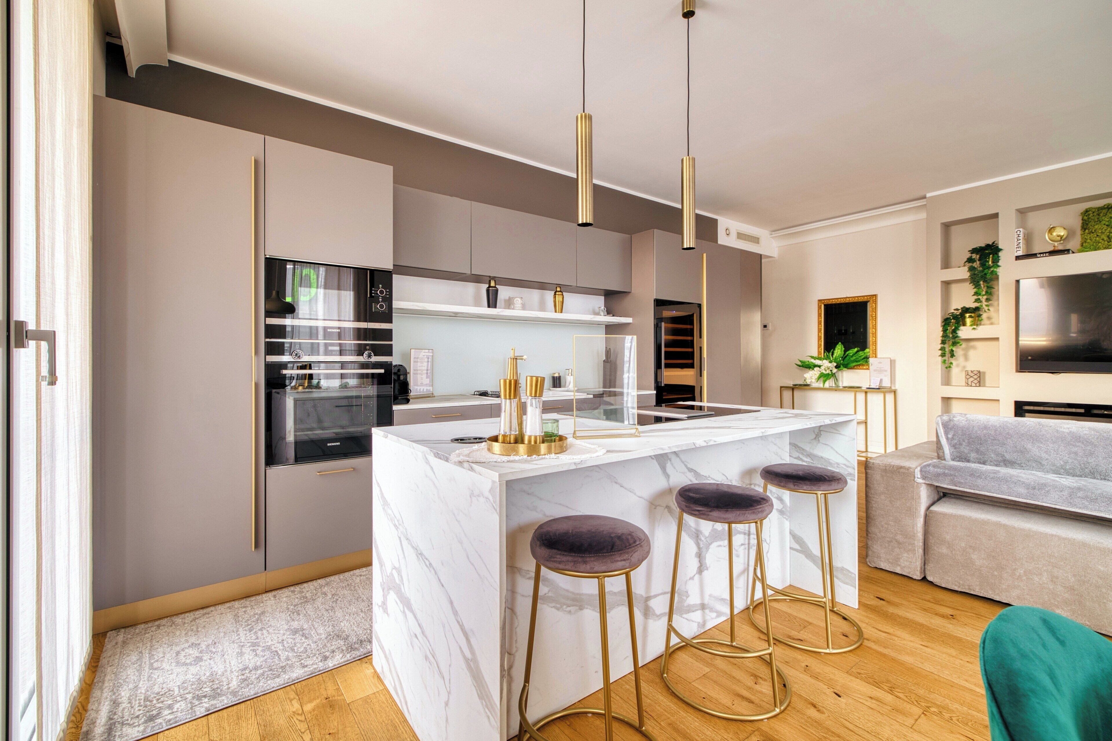 Smart-TV, peis og bøker