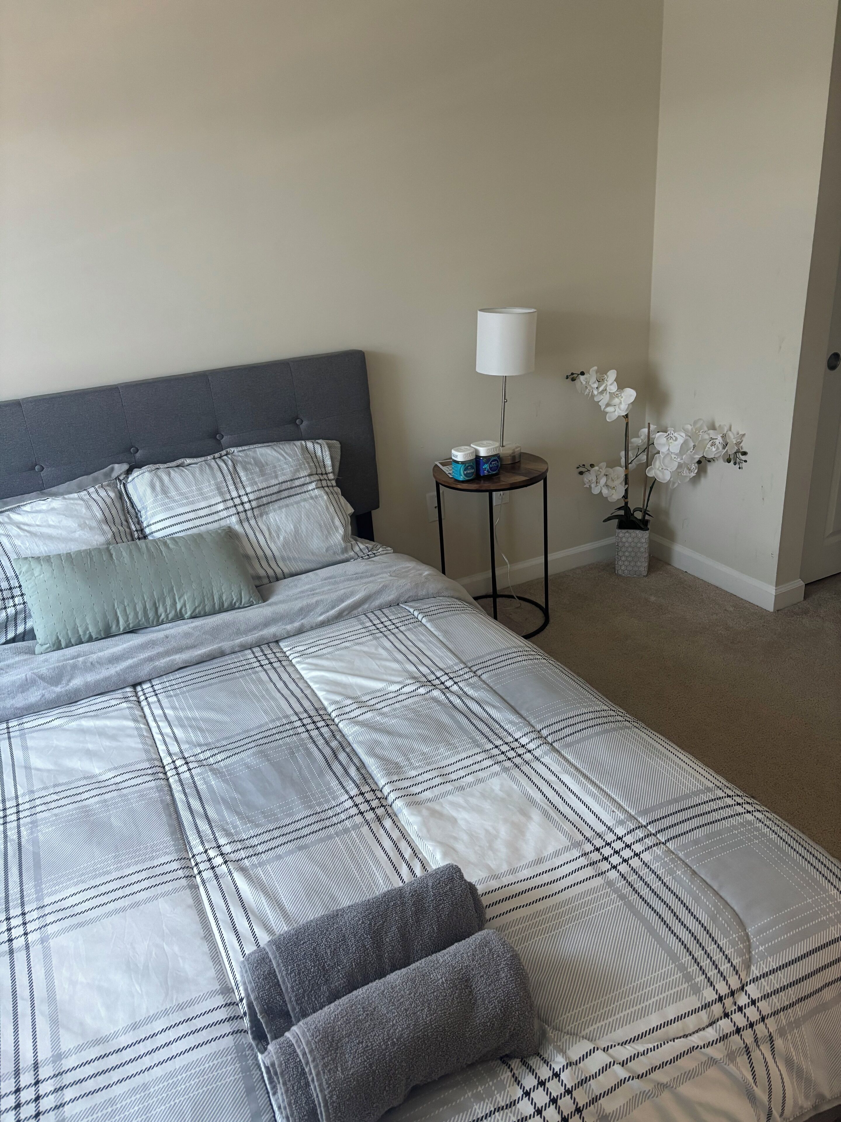 1 slaapkamer, een strijkplank/strijkijzer, wifi, beddengoed