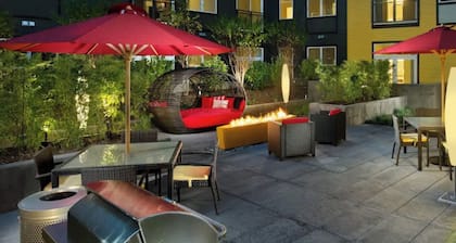 Cozy 1-bedroom apartment in beautiful Vienna with AC and gym access