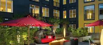 Cozy 1-bedroom apartment in beautiful Vienna with AC and gym access