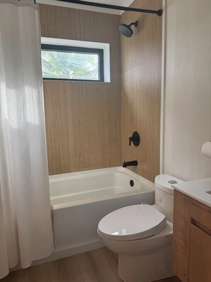Dusche, Haartrockner, Bidet, Handtücher