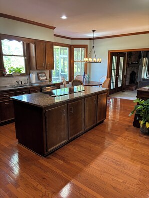 Microwave, oven, stovetop, dishwasher - Masters/Pool/Gated golf community/family-friendly/5mi to Augusta National (Augusta)