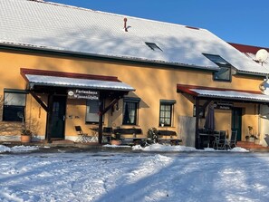 المنشأة من الخارج