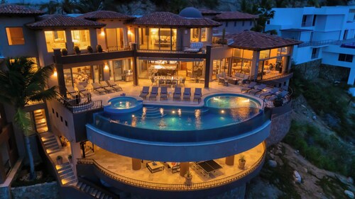 Spacious 10-bedroom house with AC in serene Cabo San Lucas