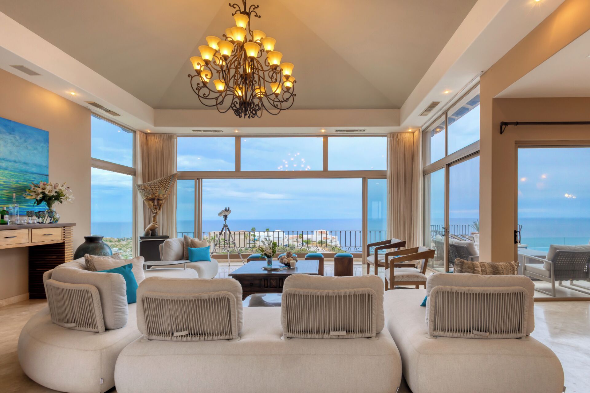 Smart TV, fireplace, ping pong, books