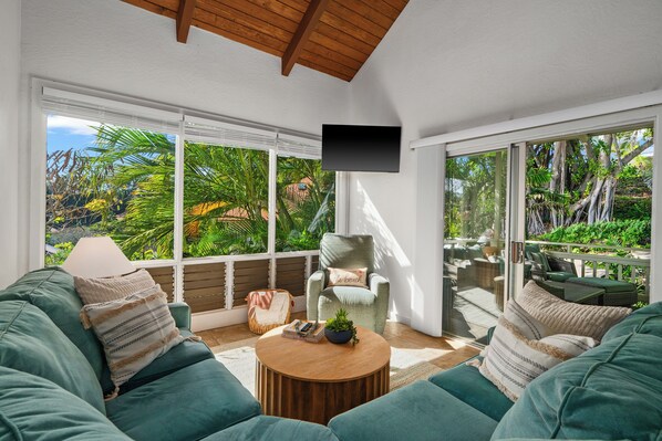 TV - Luxury 2-bedroom condo with AC in charming Koloa (Koloa)
