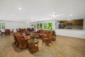 TV - Luxury 2-bedroom condo with AC in charming Koloa (Koloa)