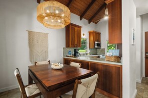 Dining - Luxury 2-bedroom condo with AC in charming Koloa (Koloa)