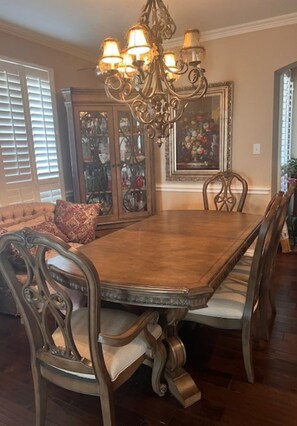 Dining -  Luxurious, Spacious 5-bedroom/4.5 bath house and covered patio in Grand Prairie (Grand Prairie)