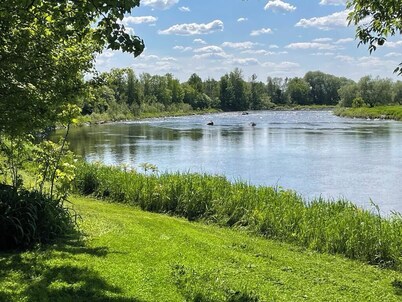 Chalet by the river - Nature, paddle, campfire and water view