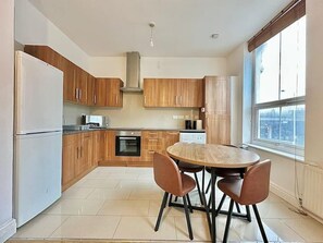 Fridge, microwave, oven, toaster - Comfortable Flat in Notting Hill (London)