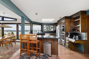 Coffee/tea maker, fridge, microwave, oven - Secluded Water & Mountain View Retreat with Sauna (Oak Harbor)