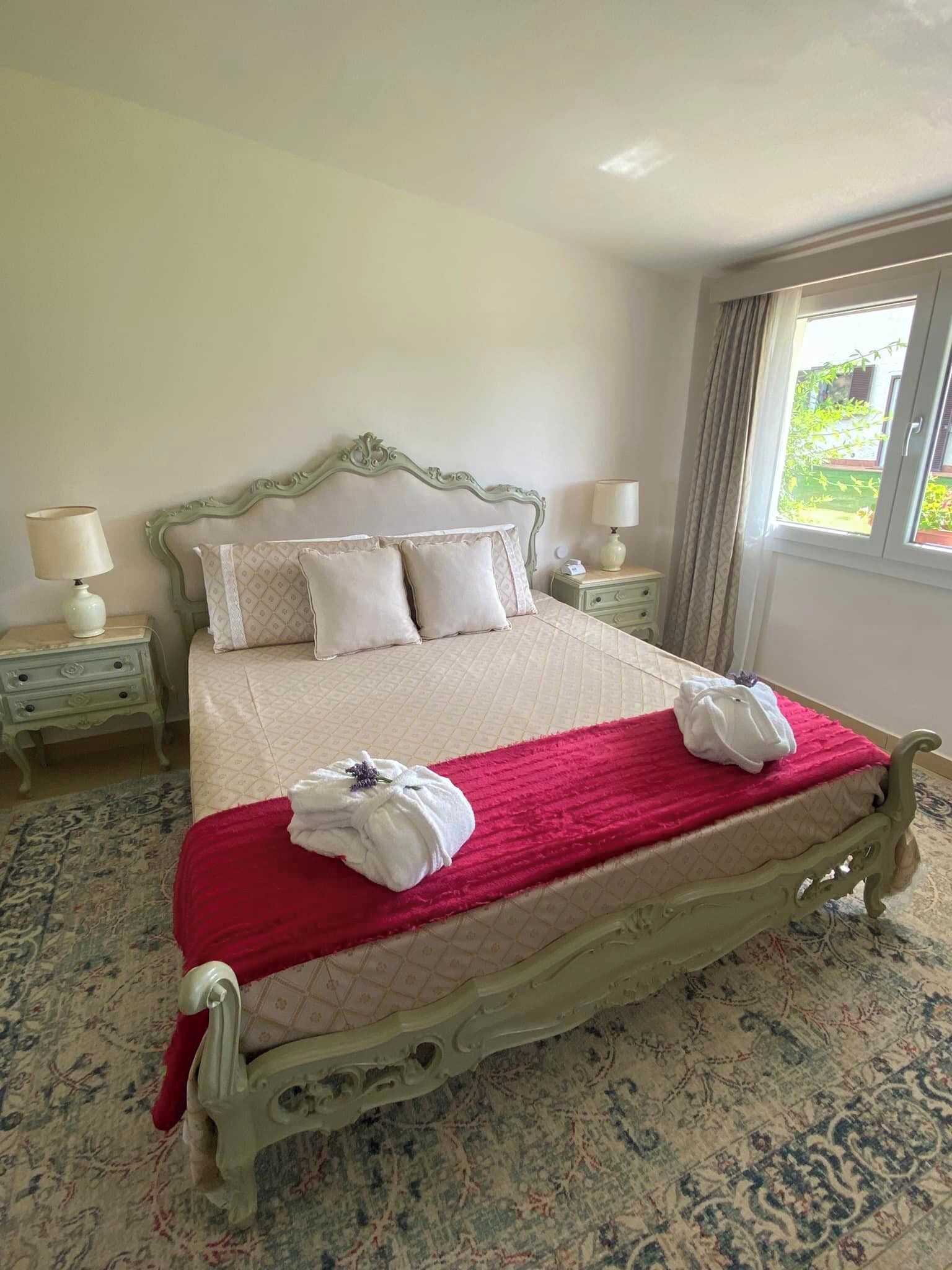 Luxury Cottage, Garden View | Premium bedding, memory-foam beds, in-room safe, soundproofing