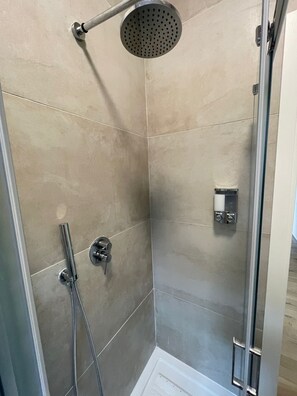 Shower, hair dryer, bidet, towels - Valsassina House Moggio - Cozy house - 10 min from Piani di Bobbio (Moggio)
