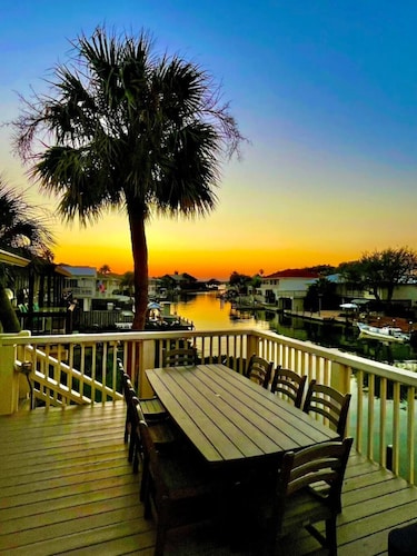 Bay House on Bimini - Waterfront Escape in Key Allegro - Sleeps 14