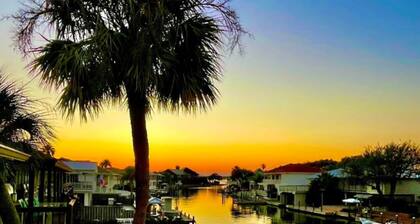 Bay House on Bimini - Waterfront Escape in Key Allegro - Sleeps 14