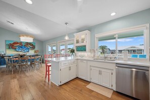 電子レンジ、オーブン、コンロ、食器洗い機