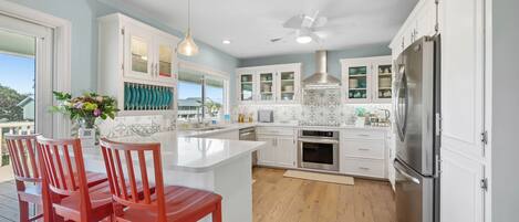 Microondas, horno, parrilla de estufa y lavavajillas