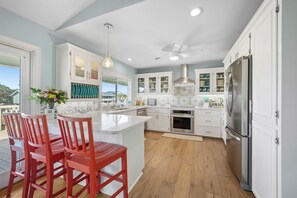 電子レンジ、オーブン、コンロ、食器洗い機