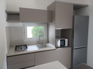 Fridge, microwave, stovetop, coffee/tea maker - Casa Carolea with Private Terrace and Pool among Olive Trees near the Sea (Nardò)