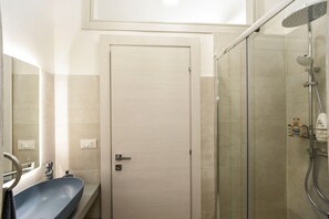 Shower, hair dryer, towels - Casa Carolea with Private Terrace and Pool among Olive Trees near the Sea (Nardò)