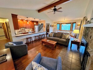 Interior - Fc44 Renovated 3bed 3bath Forest Cottage AC, Views, Yard, Fast Wifi Walk to Skiing! (Bretton Woods)