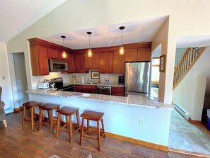 Interior - Fc44 Renovated 3bed 3bath Forest Cottage AC, Views, Yard, Fast Wifi Walk to Skiing! (Bretton Woods)
