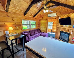 House (1 Bedroom) | Interior - Bmv4 Tiny Home Topline (Twin Mountain)