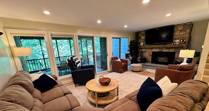 RB8 Luxury Bretton Woods Ski-in