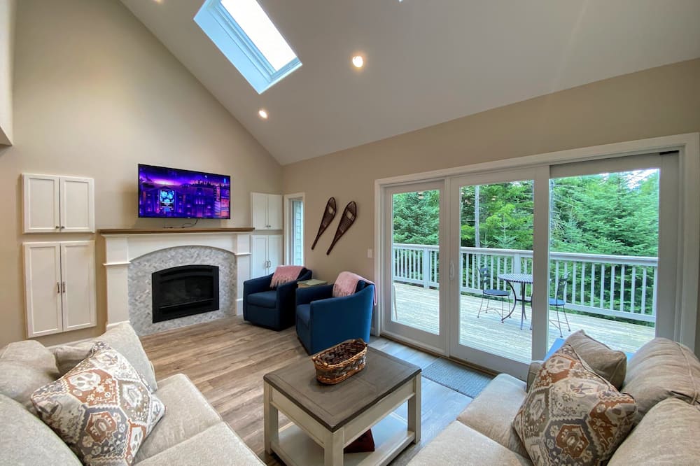 Rb24 Renovated, AC, Ski-in out Bretton Woods Townhome