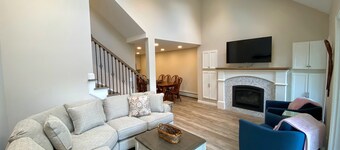 Rb24 Renovated, AC, Ski-in out Bretton Woods Townhome