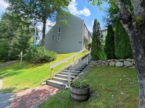 Rb24 Renovated, AC, Ski-in out Bretton Woods Townhome