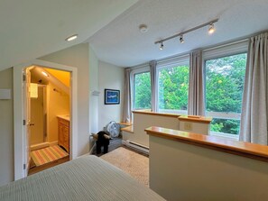Interior - R21 Completely Renovated Bretton Woods Condo, AC, Unbeatable Ski-in Ski-out Location! Fast Wifi (Bretton Woods)