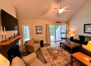 Interior - R21 Completely Renovated Bretton Woods Condo, AC, Unbeatable Ski-in Ski-out Location! Fast Wifi (Bretton Woods)