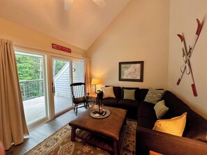 Interior - R21 Completely Renovated Bretton Woods Condo, AC, Unbeatable Ski-in Ski-out Location! Fast Wifi (Bretton Woods)