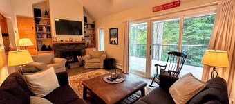 R21 Completely Renovated Bretton Woods Condo, AC, Unbeatable Ski-in Ski-out Location! Fast Wifi