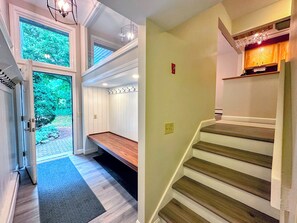 Interior - R21 Completely Renovated Bretton Woods Condo, AC, Unbeatable Ski-in Ski-out Location! Fast Wifi (Bretton Woods)