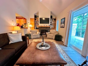 Interior - R21 Completely Renovated Bretton Woods Condo, AC, Unbeatable Ski-in Ski-out Location! Fast Wifi (Bretton Woods)
