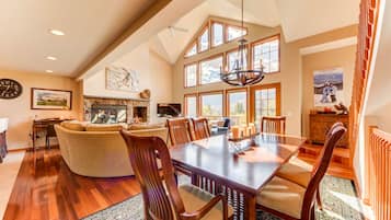 Villa (4 Bedrooms) | Interior