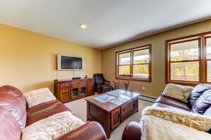 Interior - SH4 Bretton Woods Condo With Hot Tub, Next to Skiing and Mt Washington Hotel, ski Slopes Views! (Bretton Woods)