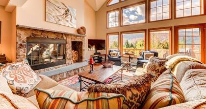 SH4 Bretton Woods Condo With Hot Tub, Next to Skiing and Mt Washington Hotel, ski Slopes Views!