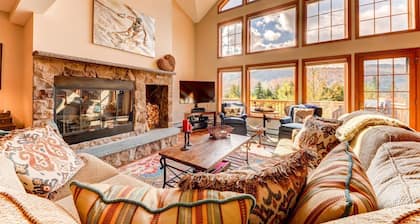 SH4 Bretton Woods Condo With Hot Tub, Next to Skiing and Mt Washington Hotel, ski Slopes Views!