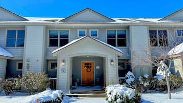 Villa (4 Bedrooms) | Front of property